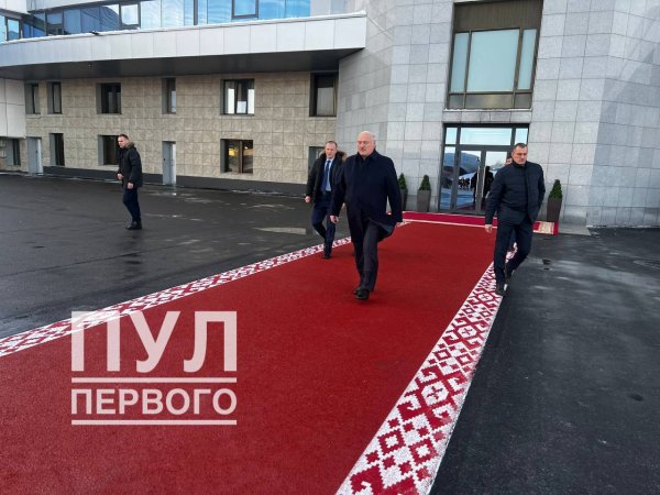 Путин прилетел в Минск и поехал во Дворец Независимости в одном авто с Лукашенко