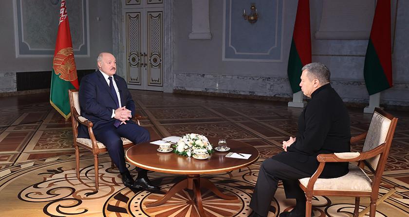 Александр Лукашенко о совместных с Россией действиях: мы нарисовали красные линии, наступил - получишь