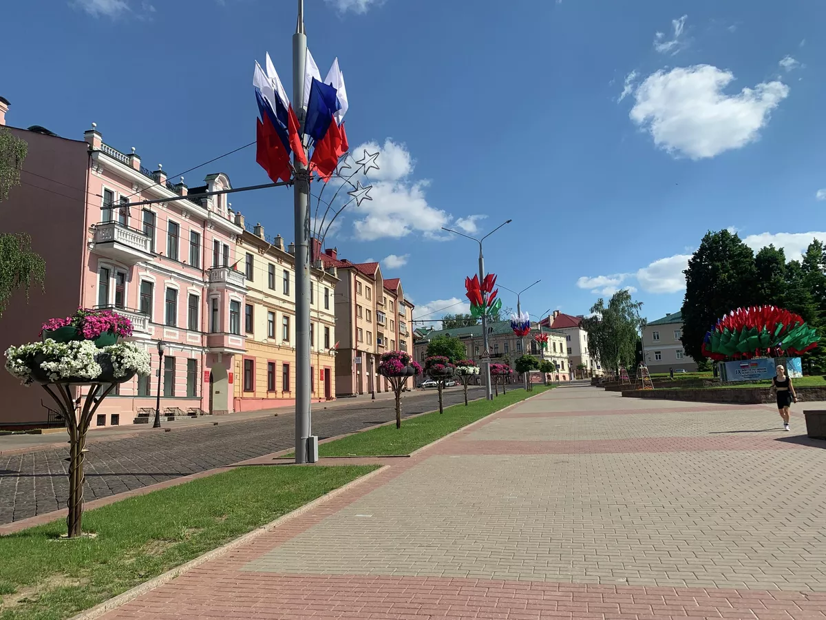 В Гродно вывесили российские флаги — готовятся к форуму регионов