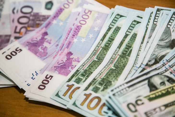 Доллар и евро стремительно подешевели в Беларуси