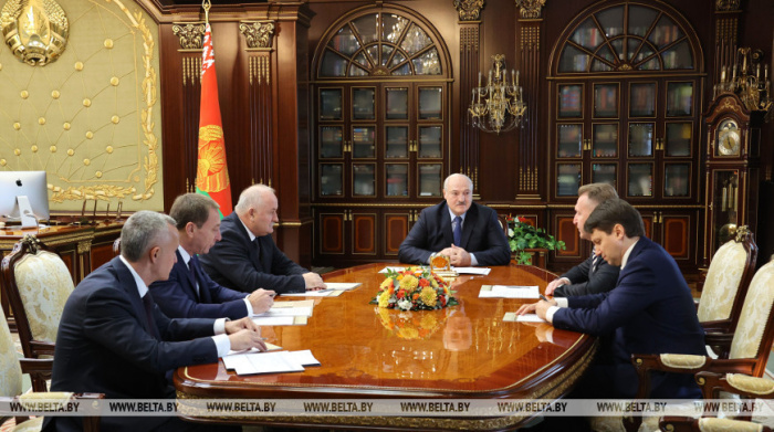 Лукашенко предложил корпорации "ВЭБ.РФ" активнее сотрудничать с Беларусью, но есть одно условие