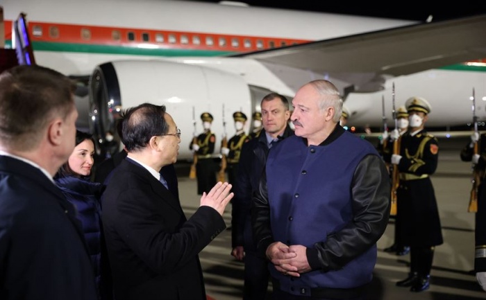 Президент Беларуси Александр Лукашенко направился с государственным визитом в Китай