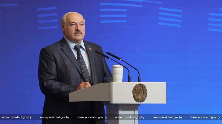 Лукашенко назвал партии, с которыми в Беларуси будут бороться