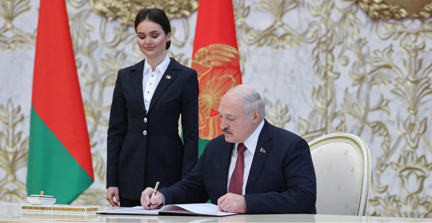 Александр Лукашенко: опираясь на Конституцию, мы сделаем Беларусь еще более сильной, красивой и счастливой