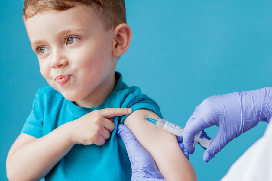 Прививка для семейного благополучия. В Зельвенском районе началась вакцинация детей от COVID-19