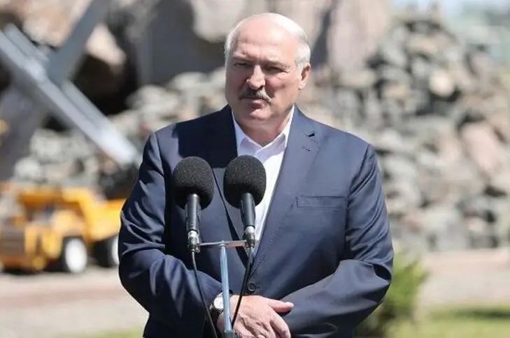 Лукашенко призвал не плакаться по поводу сегодняшних санкций