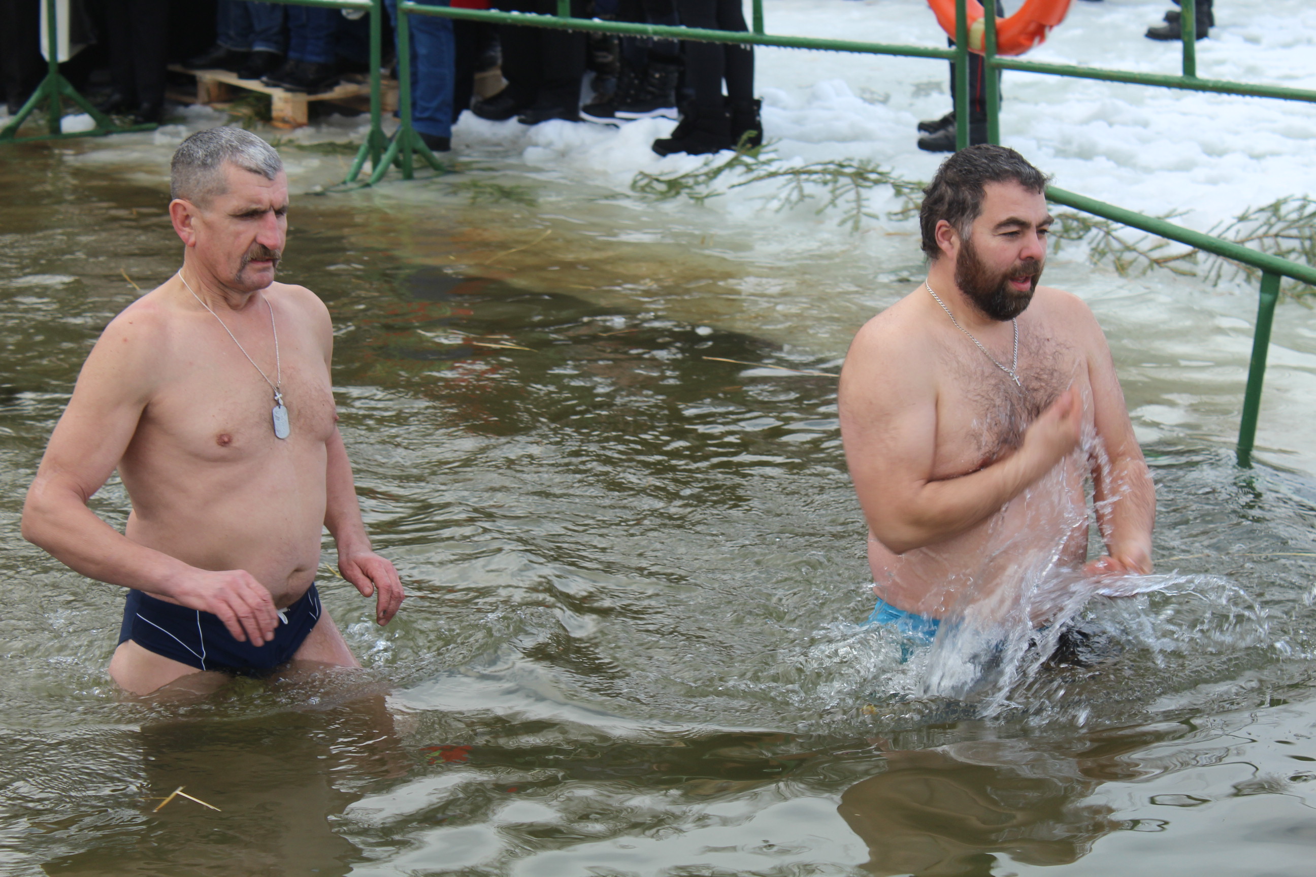 В праздник Крещения состоится освящение воды Лидского озера – желающие смогут в нее окунуться