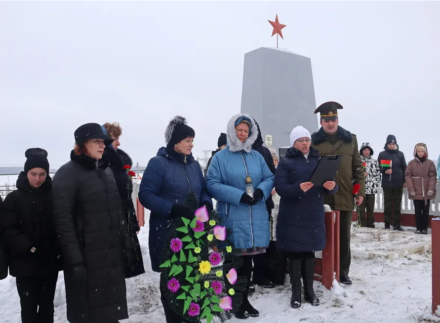 В Голынке Зельвенского района почтили память расстрелянных в годы войны мирных жителей
